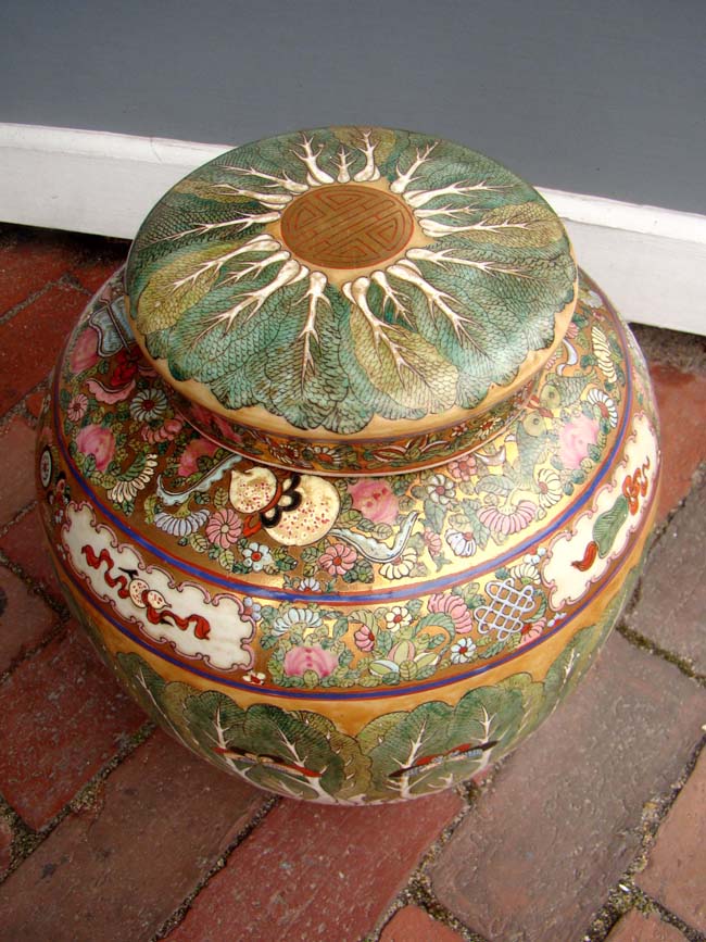 A beautiful Chinese 'butterfly' motif ginger jar — image 3